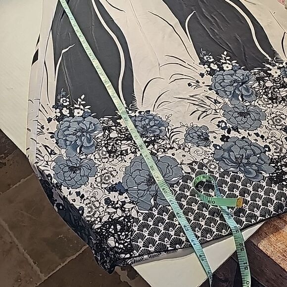 Black and white vertical neck lace back maxi dress size large - Picture 7 of 9